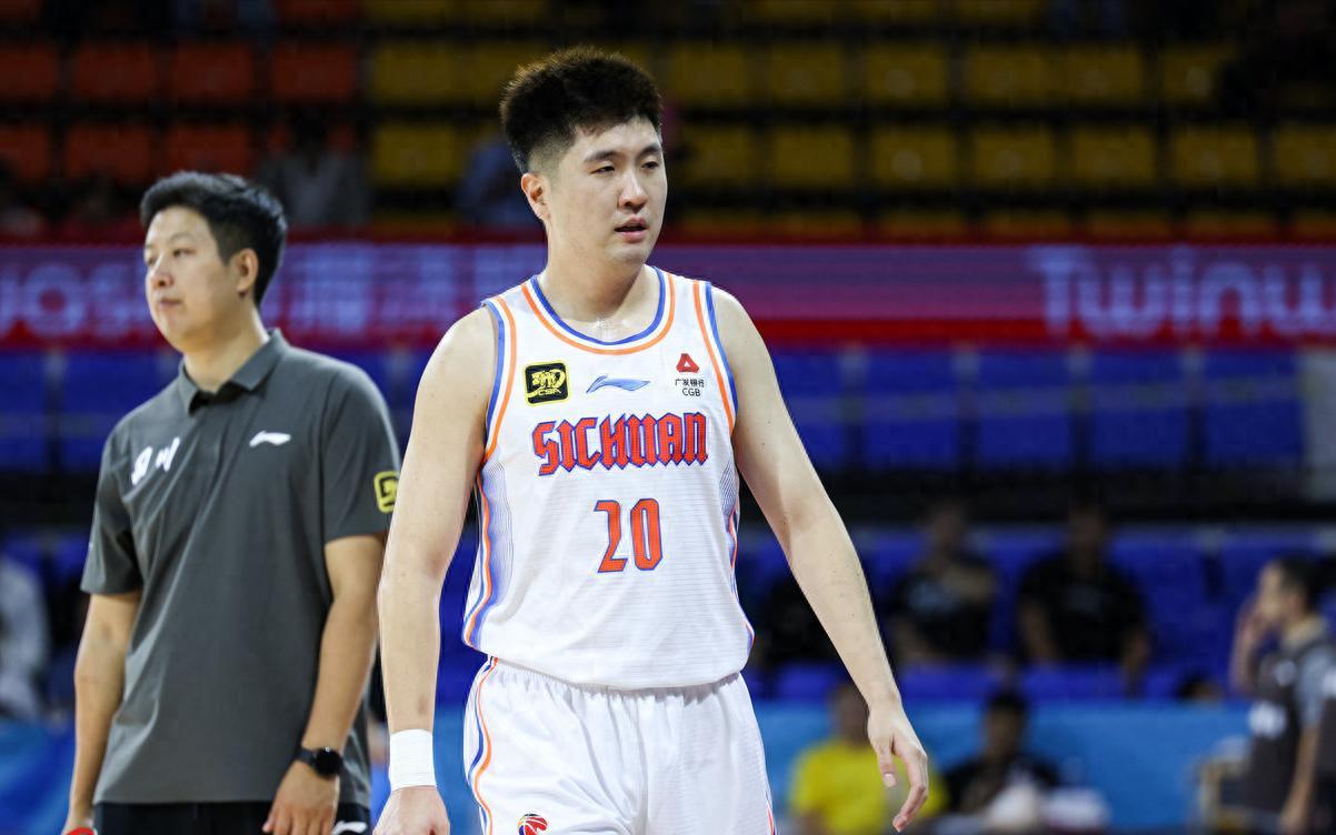 开云体育-杜锋爱徒加盟NBL，新疆后卫伤势接近郭艾伦，杨舒予成女篮队长