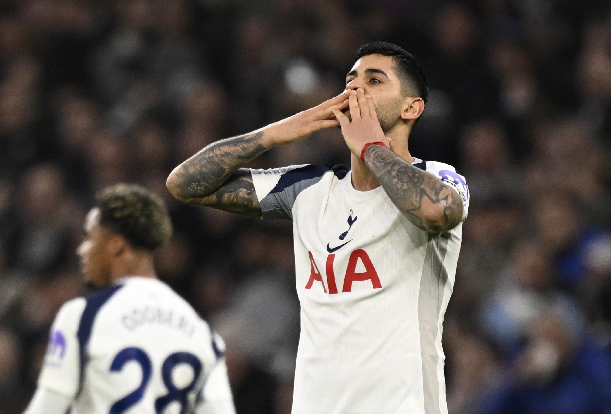 开云-父亲透露解约金金额！记者批罗梅罗：和恩佐一样，试图运作转会