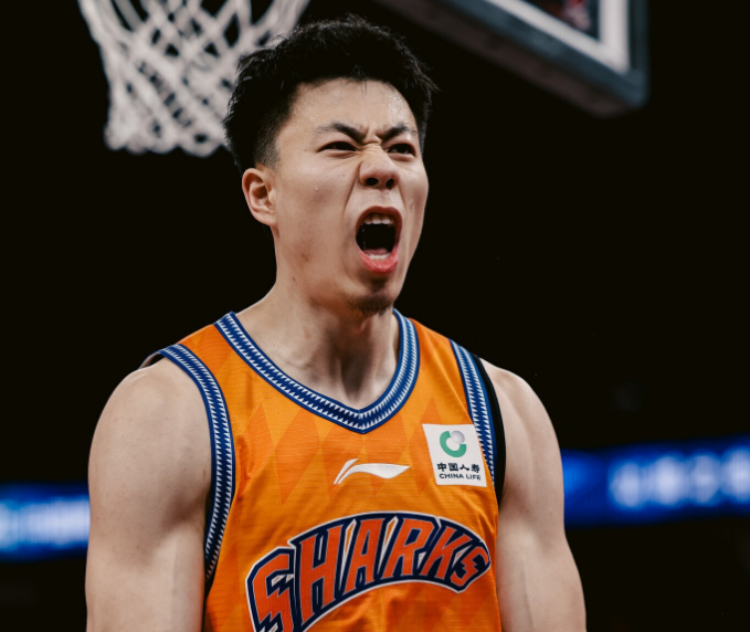开云体育-上海险胜1-0山东：怀特塞德23+9 张镇麟14分王哲林遭惊天骑扣